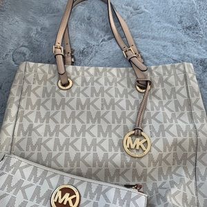 Micheal Kors tote bag
